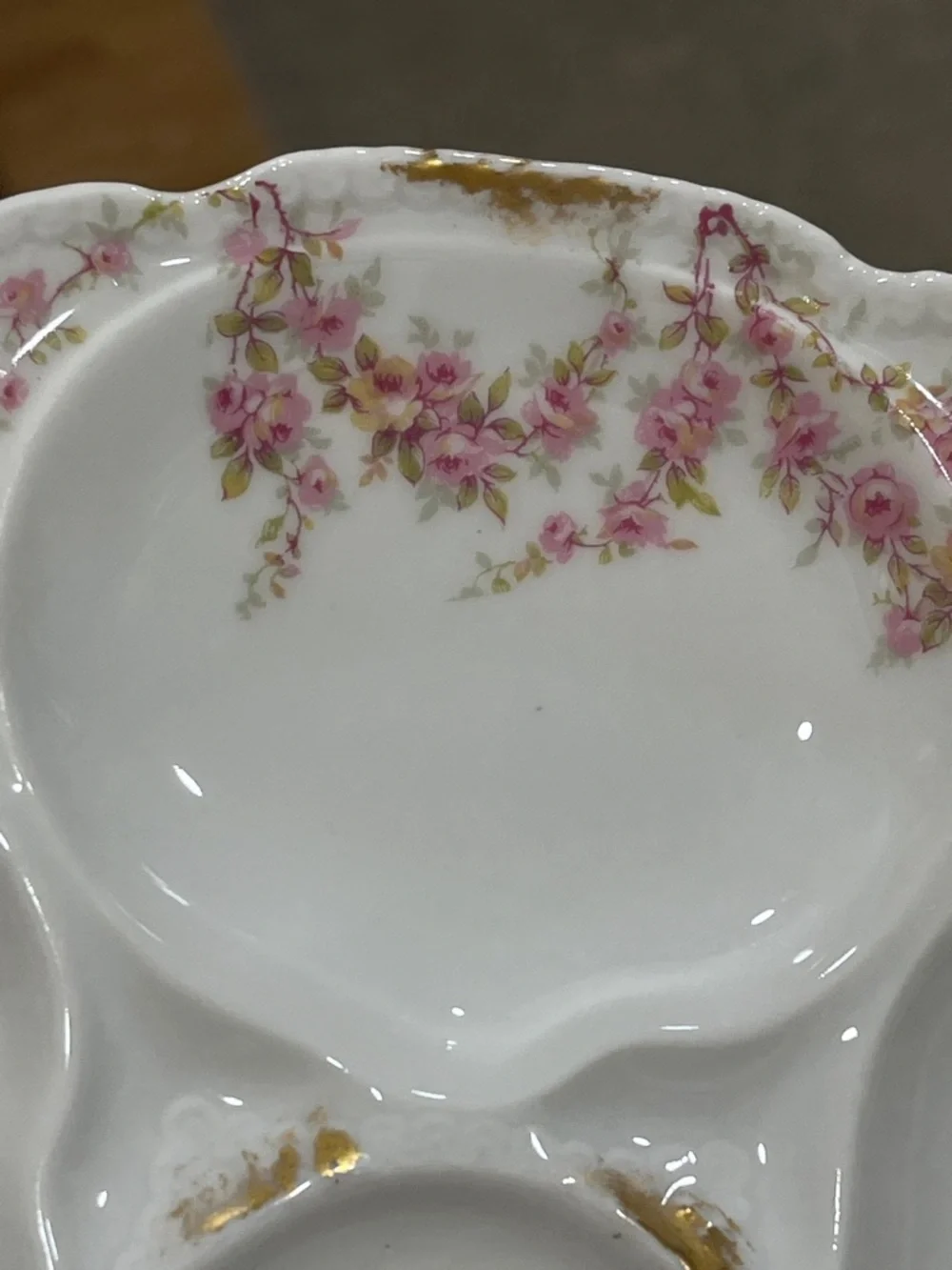 Limoges White Porcelain Floral Oyster Plate with Pink Rose Sprays and Gold Trim - Picture 2 of 12